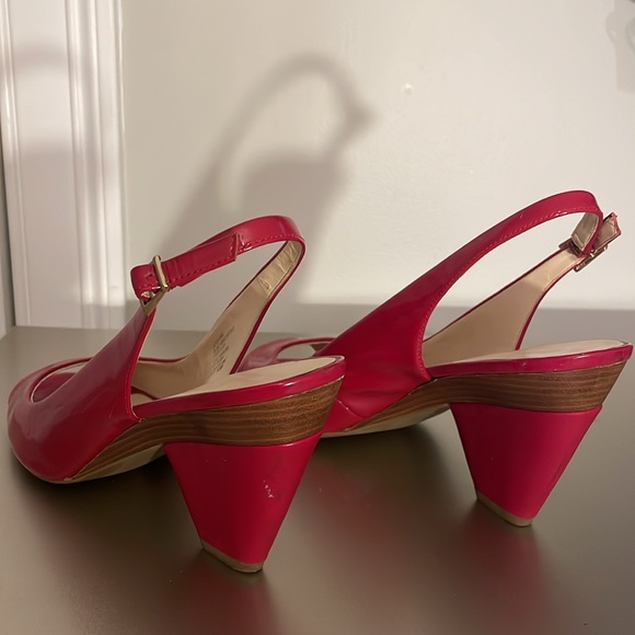 Franko Sarto - red patent wedge sandals - size 10 - Picture 3 of 5